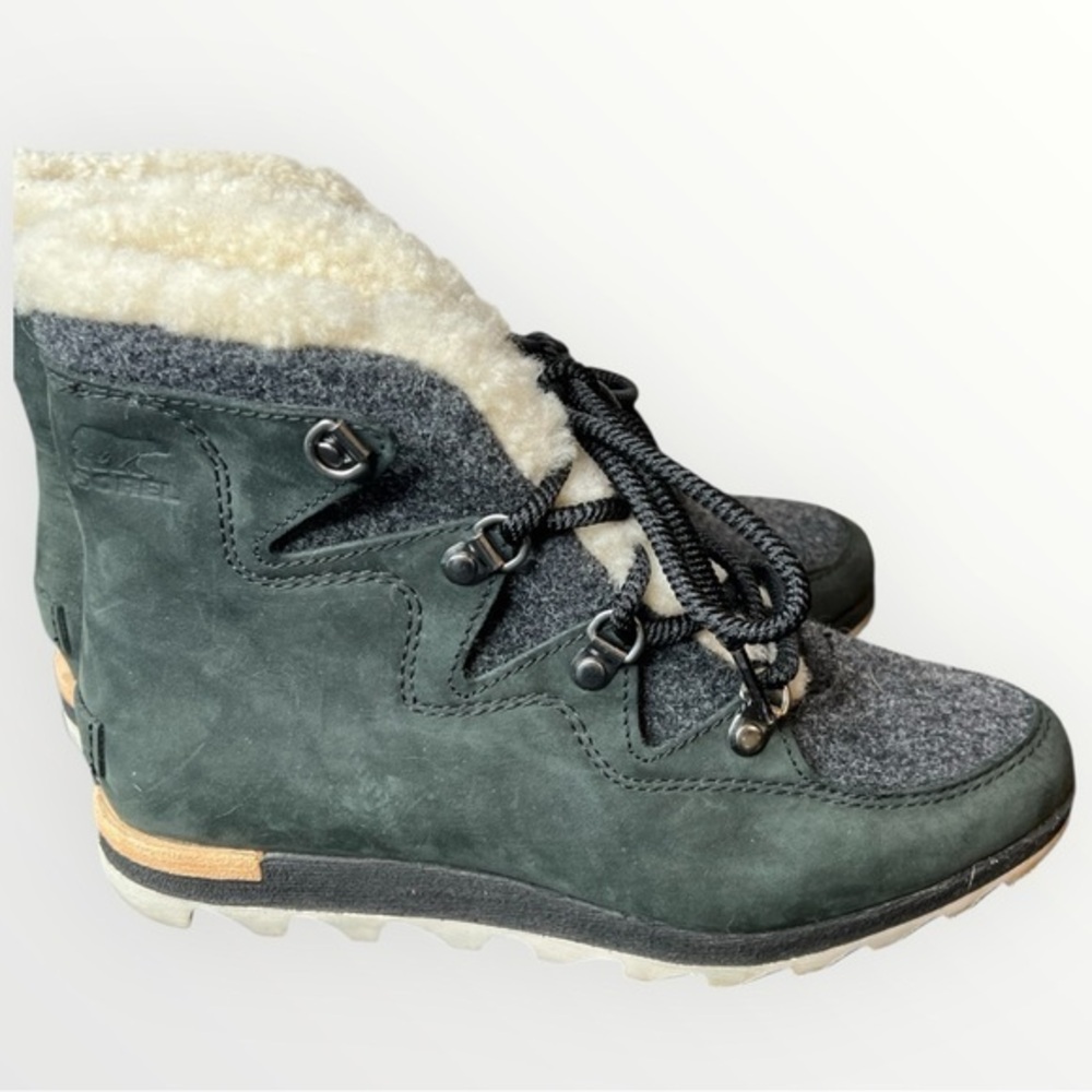 Sorel Sneakchic Alpine Boots Shearling Ankle SZ  7 Green/Grey Lace Up Booties
